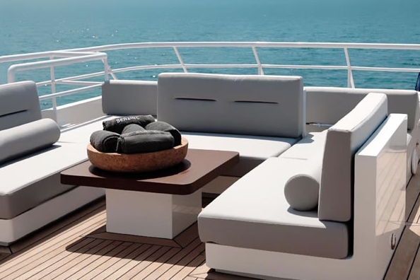 Klassische Yacht BERZINC - Sitzgelegenheiten auf dem Sonnendeck