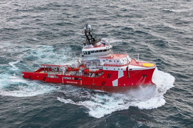 Offshore-Rettungs- und Hilfsschiff unterwegs zu Icon Yachts