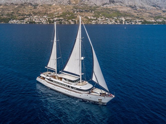 Luxus-Charteryacht OMNIA