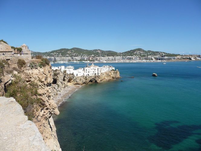 die begehrte Yachtcharter-Destination Ibiza