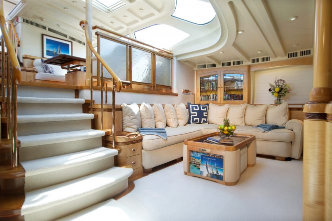 Elegantes Interieur der Yacht