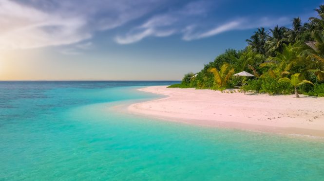 Rosa Sandstrand der Bahamas