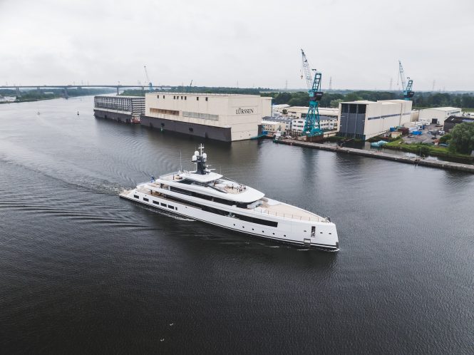 Luxusyacht HAVEN verlässt die Werft ©Finn Karstens